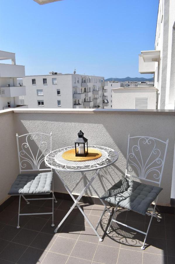 Ana Iadera With Balcony And Parking Apartment